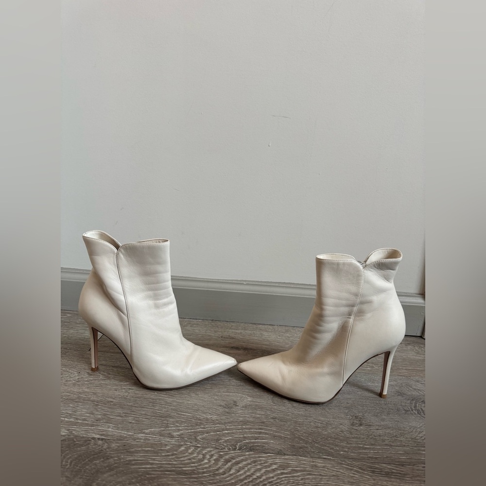 Authentic Gianvito Rossi White Genuine Leather Ankle High Heel Point Toe Boots - Picture 3 of 10